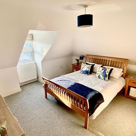 Swanage Beachside Penthouse: Family-Friendly with Parking & Wi-Fi Exterior photo