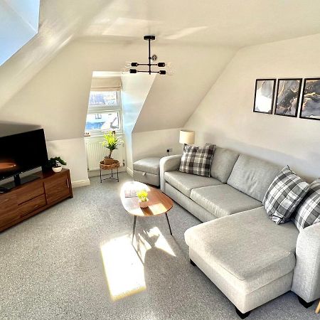 Swanage Beachside Penthouse: Family-Friendly with Parking & Wi-Fi Exterior photo