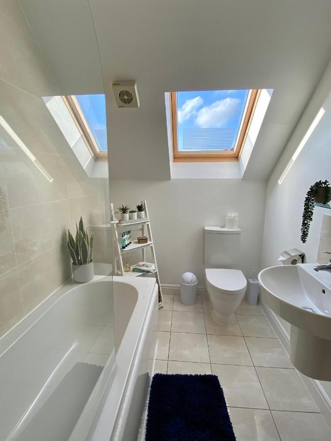 Swanage Beachside Penthouse: Family-Friendly with Parking & Wi-Fi Exterior photo