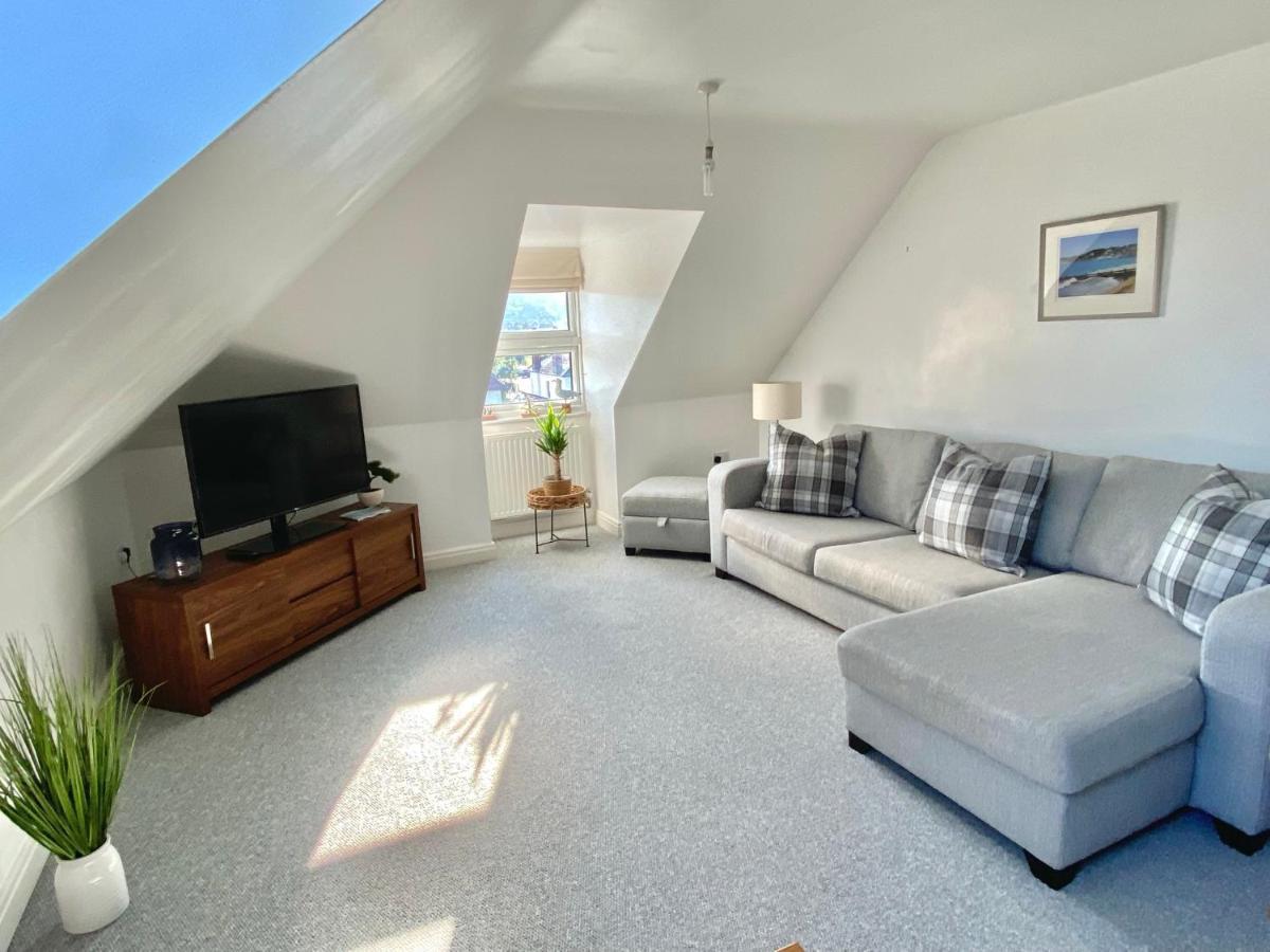 Swanage Beachside Penthouse: Family-Friendly with Parking & Wi-Fi Exterior photo