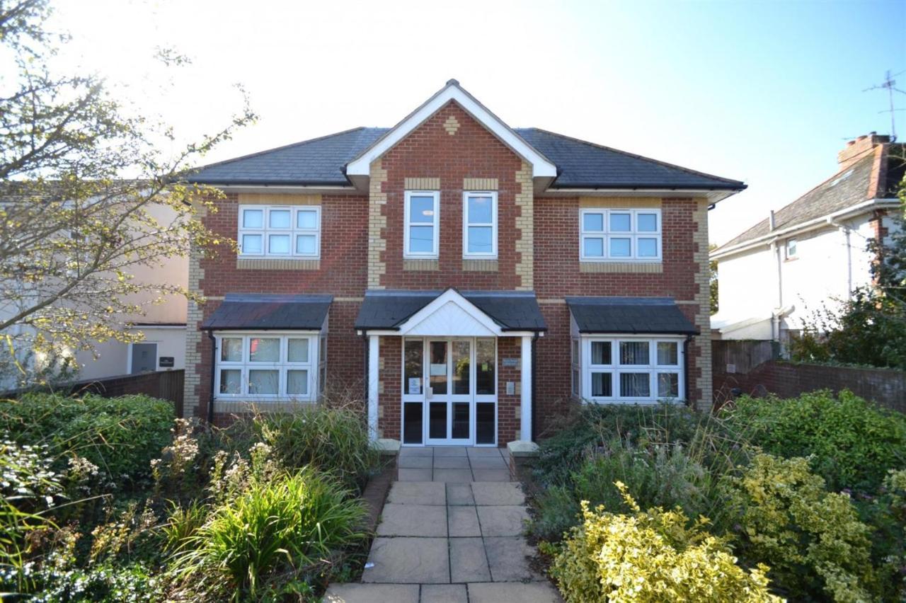 Swanage Beachside Penthouse: Family-Friendly with Parking & Wi-Fi Exterior photo