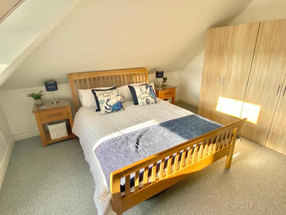Swanage Beachside Penthouse: Family-Friendly with Parking & Wi-Fi Exterior photo