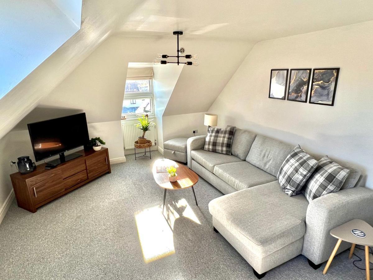 Swanage Beachside Penthouse: Family-Friendly with Parking & Wi-Fi Exterior photo